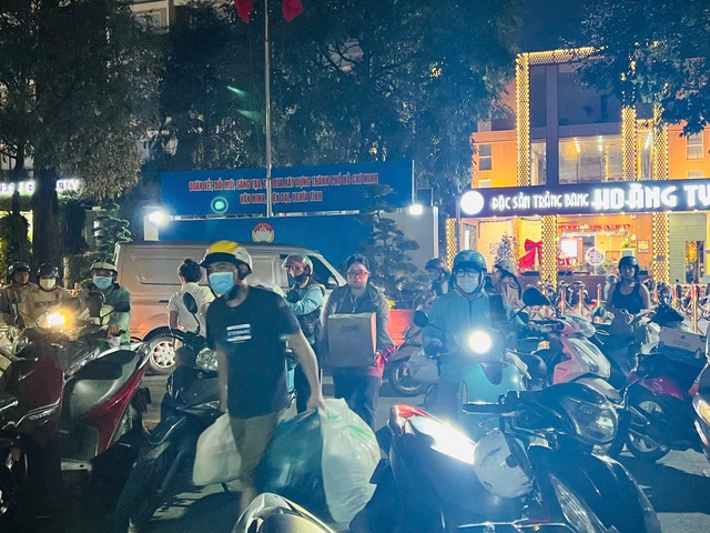 TPHCM khẩn trương huy động mọi nguồn lực hỗ trợ đồng bào vùng mưa lũ- Ảnh 4.