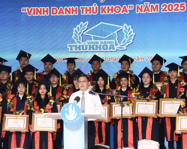 Vinh danh 88 thủ khoa tiêu biểu TPHCM năm 2025- Ảnh 1.