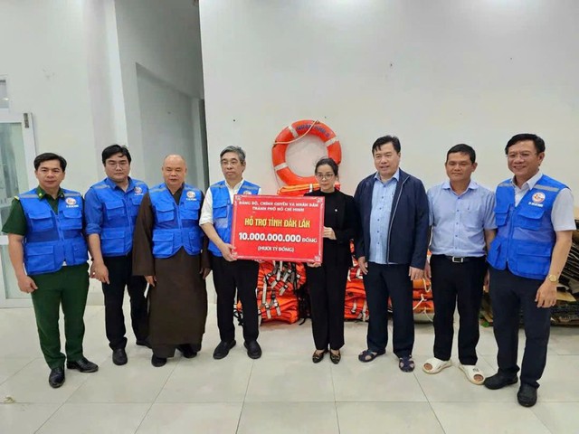 TPHCM chuyển 125 tấn nhu yếu phẩm hỗ trợ người dân vùng lũ tại Lâm Đồng- Ảnh 1.