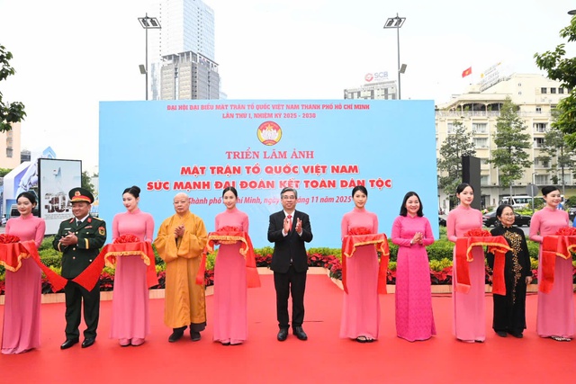 Đại biểu dự Đại hội MTTQ Việt Nam TPHCM dâng hoa tưởng nhớ Chủ tịch Hồ Chí Minh- Ảnh 3.