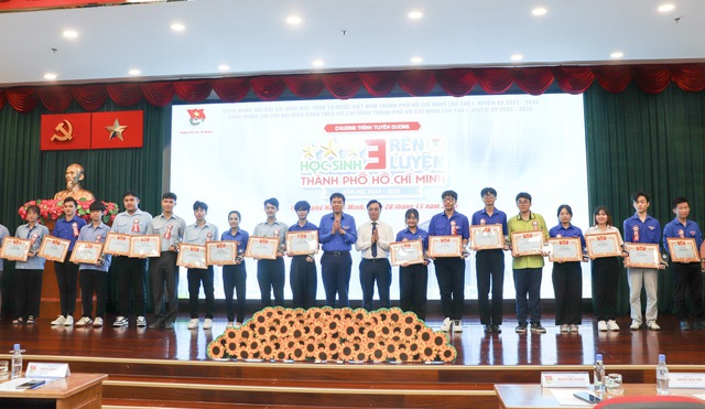 Tuyên dương 87 gương học sinh '3 rèn luyện'- Ảnh 1. Tuyên dương 87 gương học sinh '3 rèn luyện'- Ảnh 1.