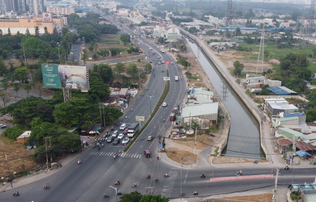 Bảo đảm an toàn giao thông khi xảy ra ngập nước do mưa lớn, triều cường- Ảnh 1. Bảo đảm an toàn giao thông khi xảy ra ngập nước do mưa lớn, triều cường- Ảnh 1.