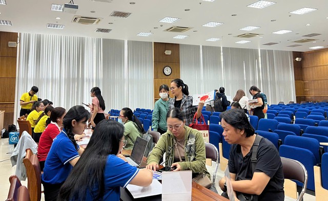 Hỗ trợ trực tiếp, tận nơi các hộ kinh doanh chuyển đổi sang kê khai thuế- Ảnh 7.