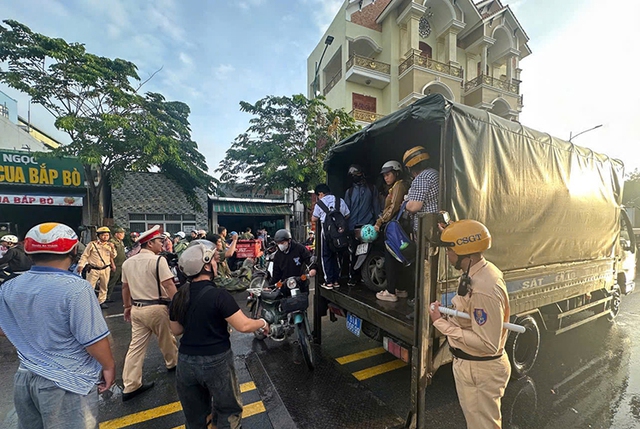Chủ động ứng phó mưa bão và triều cường, bảo đảm an toàn giao thông- Ảnh 1. Chủ động ứng phó mưa bão và triều cường, bảo đảm an toàn giao thông- Ảnh 1.
