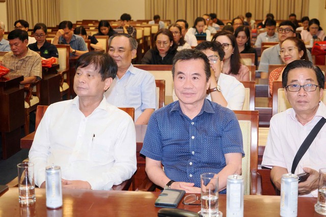 Đoàn cán bộ tuyên giáo - dân vận, báo chí - xuất bản TPHCM “Hướng về cội nguồn cách mạng”- Ảnh 3. Đoàn cán bộ tuyên giáo - dân vận, báo chí - xuất bản TPHCM “Hướng về cội nguồn cách mạng”- Ảnh 3.