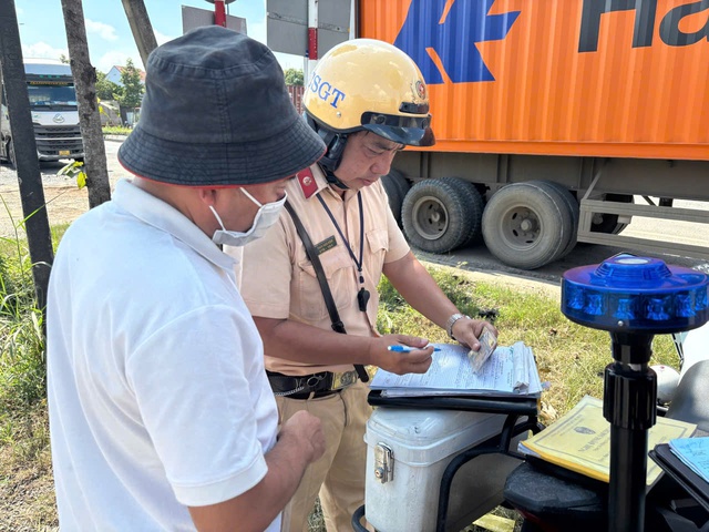 Tăng cường đảm bảo giao thông trên địa bàn Thành phố dịp cuối năm- Ảnh 2. Tăng cường đảm bảo giao thông trên địa bàn Thành phố dịp cuối năm- Ảnh 2.