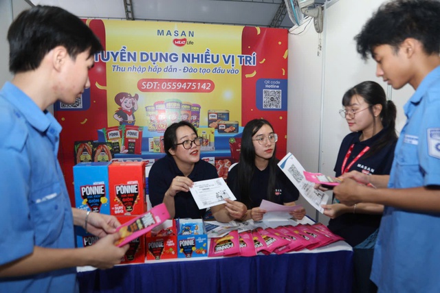 Sôi nổi hoạt động kết nối việc làm dịp cuối năm- Ảnh 4.