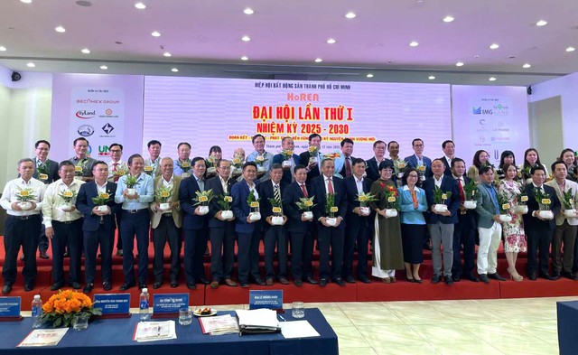 HoREA đề nghị các hội viên đẩy mạnh phát triển nhà ở xã hội để tái cân bằng thị trường- Ảnh 1. HoREA đề nghị các hội viên đẩy mạnh phát triển nhà ở xã hội để tái cân bằng thị trường- Ảnh 1.