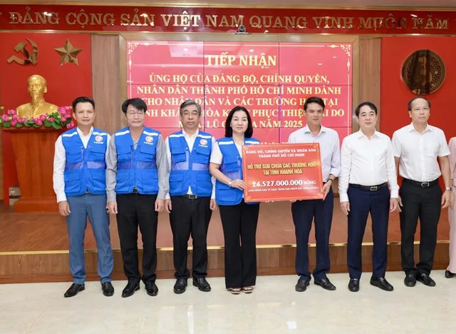 TPHCM tiếp tục hỗ trợ hơn 58 tỷ đồng cho tỉnh Khánh Hòa khắc phục thiệt hại do mưa lũ- Ảnh 2. TPHCM tiếp tục hỗ trợ hơn 58 tỷ đồng cho tỉnh Khánh Hòa khắc phục thiệt hại do mưa lũ- Ảnh 2.