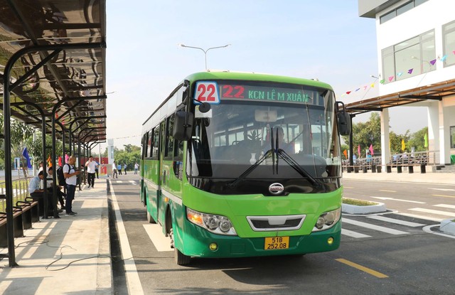 Đưa vào vận hành Bến xe buýt Lê Minh Xuân- Ảnh 1. Đưa vào vận hành Bến xe buýt Lê Minh Xuân- Ảnh 1.