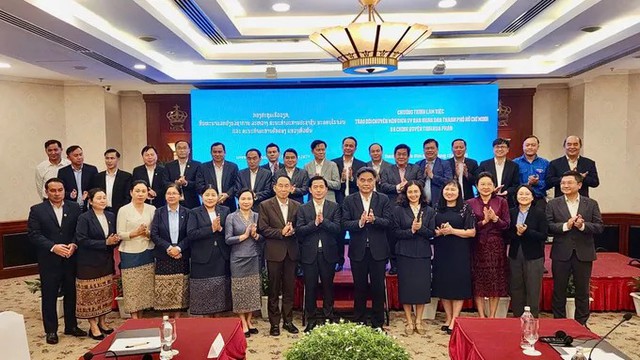 Trao đổi kinh nghiệm phát triển giữa TPHCM và tỉnh Houaphanh- Ảnh 1. Trao đổi kinh nghiệm phát triển giữa TPHCM và tỉnh Houaphanh- Ảnh 1.