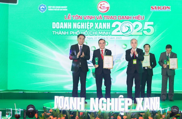 Saigon Co.op cùng 21 đơn vị thành viên đã được vinh danh Doanh nghiệp Xanh TPHCM năm 2025- Ảnh 1.