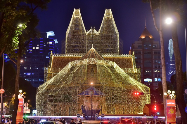 Rộn ràng không khí Giáng sinh tại TPHCM- Ảnh 5.