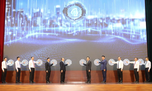 Ra mắt “Ứng dụng HĐND số TPHCM” hướng đến mục tiêu phục vụ nhân dân ngày càng tốt hơn- Ảnh 1.