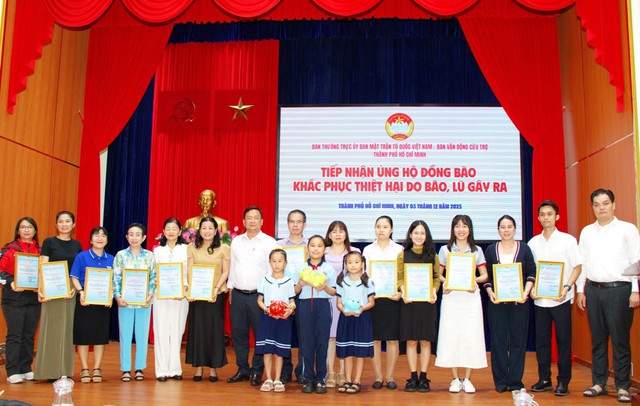 Tiếp nhận thêm hơn 20 tỷ đồng ủng hộ đồng bào bị thiệt hại do mưa lũ- Ảnh 1. Tiếp nhận thêm hơn 20 tỷ đồng ủng hộ đồng bào bị thiệt hại do mưa lũ- Ảnh 1.