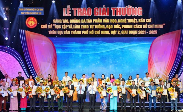 TPHCM vinh danh 127 tác giả, nhóm tác giả lĩnh vực văn học, nghệ thuật, báo chí- Ảnh 1.