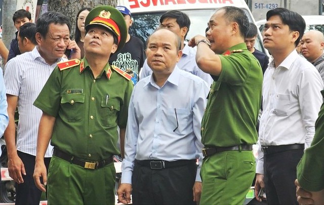 Phó Chủ tịch UBND Trần Văn Bảy chỉ đạo công tác khắc phục vụ cháy làm 4 người tử vong- Ảnh 1.