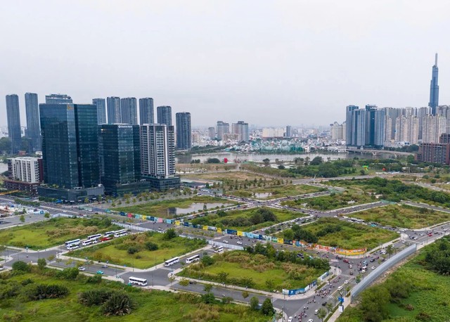 TPHCM: Thu ngân sách ước đạt hơn 748.000 tỷ đồng năm 2025- Ảnh 1. TPHCM: Thu ngân sách ước đạt hơn 748.000 tỷ đồng năm 2025- Ảnh 1.