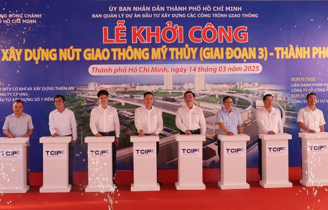 Khởi công hai cầu vượt nút giao thông Mỹ Thủy- Ảnh 1.