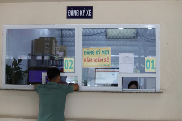 Thí điểm sang tên xe trực tuyến qua VNeID tại TPHCM- Ảnh 1. Thí điểm sang tên xe trực tuyến qua VNeID tại TPHCM- Ảnh 1.