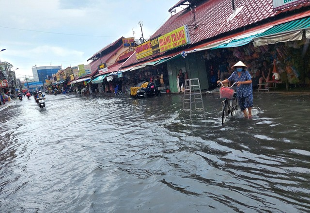 Triển khai các giải pháp xóa 'rốn ngập' khu vực chợ Thủ Đức- Ảnh 1. Triển khai các giải pháp xóa 'rốn ngập' khu vực chợ Thủ Đức- Ảnh 1.