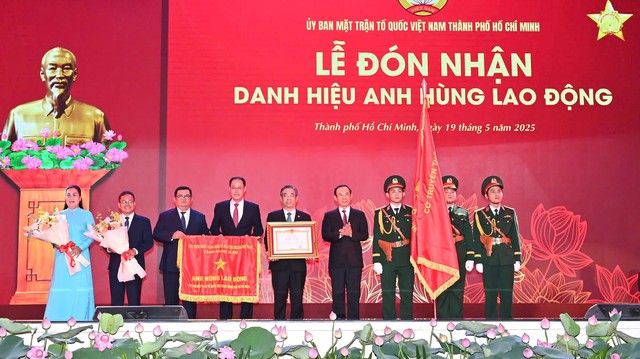 Ủy ban MTTQ Việt Nam TPHCM nhận danh hiệu Anh hùng Lao động- Ảnh 1. Ủy ban MTTQ Việt Nam TPHCM nhận danh hiệu Anh hùng Lao động- Ảnh 1.