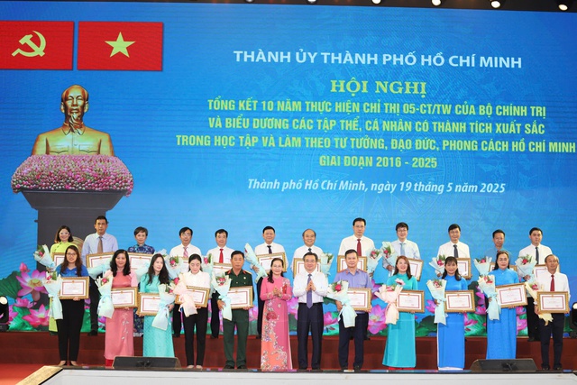 Học tập và làm theo Bác trở thành nét đẹp văn hóa, bản sắc riêng của TPHCM- Ảnh 2. Học tập và làm theo Bác trở thành nét đẹp văn hóa, bản sắc riêng của TPHCM- Ảnh 2.