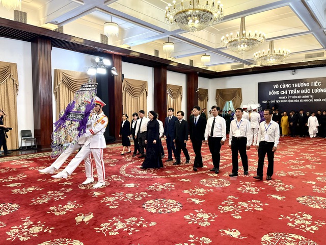 Lãnh đạo TPHCM, các tổ chức xã hội và người dân viếng nguyên Chủ tịch nước Trần Đức Lương- Ảnh 9. Lãnh đạo TPHCM, các tổ chức xã hội và người dân viếng nguyên Chủ tịch nước Trần Đức Lương- Ảnh 9.