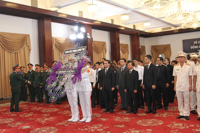 Lãnh đạo TPHCM, các tổ chức xã hội và người dân viếng nguyên Chủ tịch nước Trần Đức Lương- Ảnh 8. Lãnh đạo TPHCM, các tổ chức xã hội và người dân viếng nguyên Chủ tịch nước Trần Đức Lương- Ảnh 8.