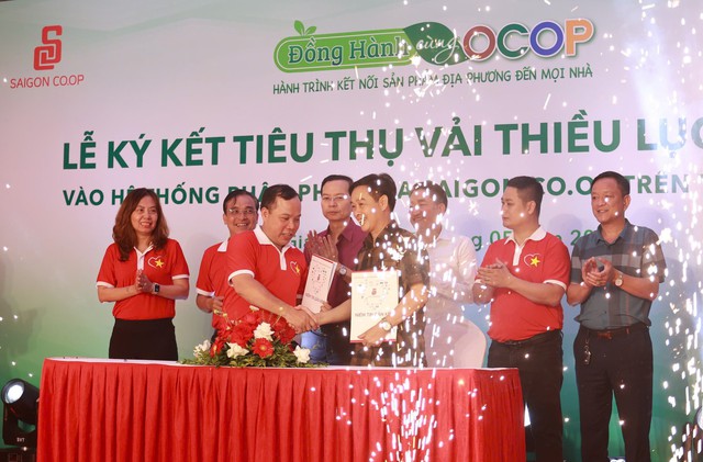 Saigon Co.op ký kết tiêu thụ vải thiiều Lục Ngạn tại 800 điểm bán- Ảnh 1. Saigon Co.op ký kết tiêu thụ vải thiiều Lục Ngạn tại 800 điểm bán- Ảnh 1.