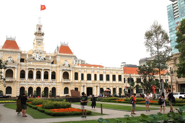 Phương án sắp xếp cán bộ, công chức của TPHCM khi sáp nhập - Ảnh 1. Phương án sắp xếp cán bộ, công chức của TPHCM khi sáp nhập - Ảnh 1.
