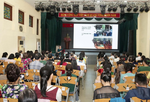 Bồi dưỡng kỹ năng hát dân ca cho cán bộ văn hóa quần chúng - Ảnh 1. Bồi dưỡng kỹ năng hát dân ca cho cán bộ văn hóa quần chúng - Ảnh 1.