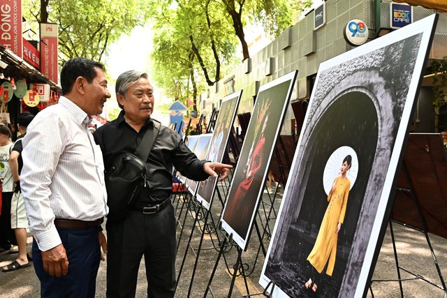 Khai mạc Ngày Hội áo dài TPHCM năm 2025 với chủ đề "Áo Dài Tri Ân"- Ảnh 3. Khai mạc Ngày Hội áo dài TPHCM năm 2025 với chủ đề "Áo Dài Tri Ân"- Ảnh 3.