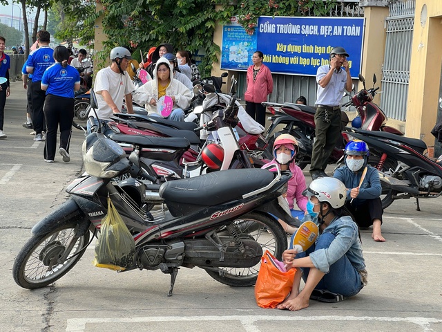 Hơn 99.000 thí sinh chính thức bước vào môn thi đầu tiên- Ảnh 6. Hơn 99.000 thí sinh chính thức bước vào môn thi đầu tiên- Ảnh 6.