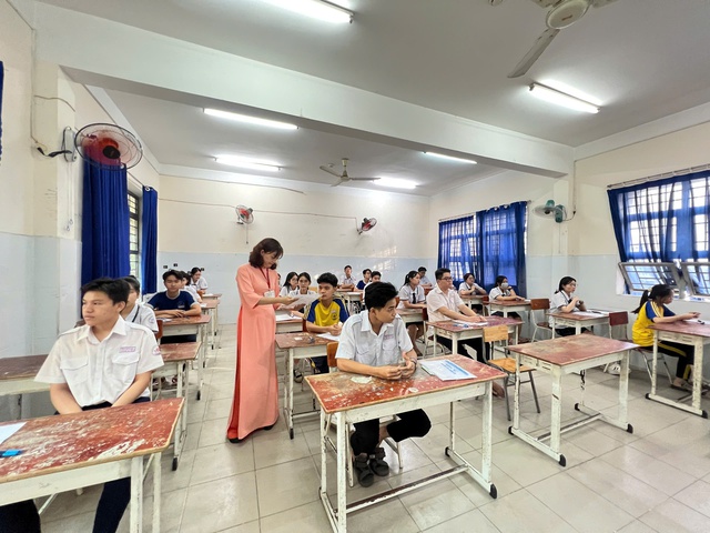 Hơn 99.000 thí sinh chính thức bước vào môn thi đầu tiên- Ảnh 3. Hơn 99.000 thí sinh chính thức bước vào môn thi đầu tiên- Ảnh 3.