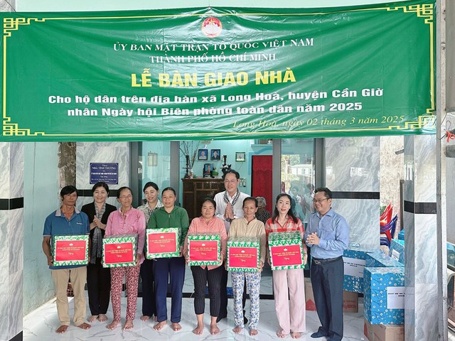 TPHCM tăng tốc xóa sạch nhà tạm, nhà dột: Hơn 1.200 căn nhà được xây mới và sửa chữa- Ảnh 2. TPHCM tăng tốc xóa sạch nhà tạm, nhà dột: Hơn 1.200 căn nhà được xây mới và sửa chữa- Ảnh 2.