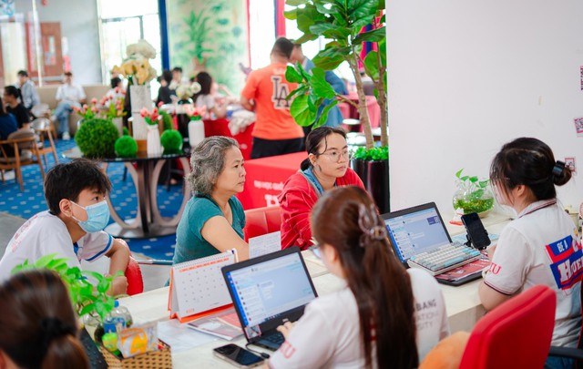 Nhiều trường đại học ở TPHCM đưa ra phương thức tuyển sinh- Ảnh 3. Nhiều trường đại học ở TPHCM đưa ra phương thức tuyển sinh- Ảnh 3.