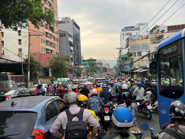 Đến 2029, chuyển đổi toàn bộ xe 2 bánh xăng sang điện cho tài xế công nghệ- Ảnh 1. Đến 2029, chuyển đổi toàn bộ xe 2 bánh xăng sang điện cho tài xế công nghệ- Ảnh 1.