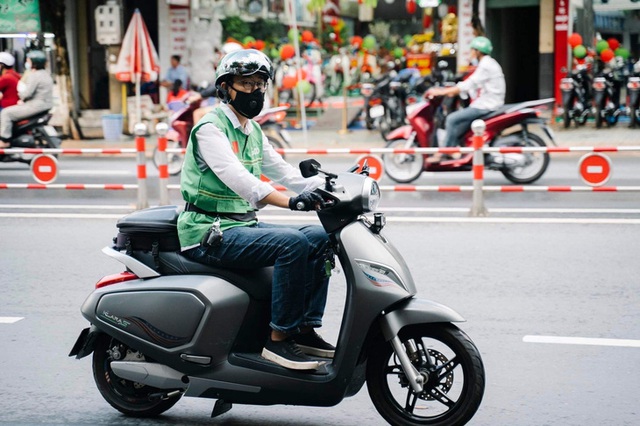 Đến 2029, chuyển đổi toàn bộ xe 2 bánh xăng sang điện cho tài xế công nghệ- Ảnh 2. Đến 2029, chuyển đổi toàn bộ xe 2 bánh xăng sang điện cho tài xế công nghệ- Ảnh 2.