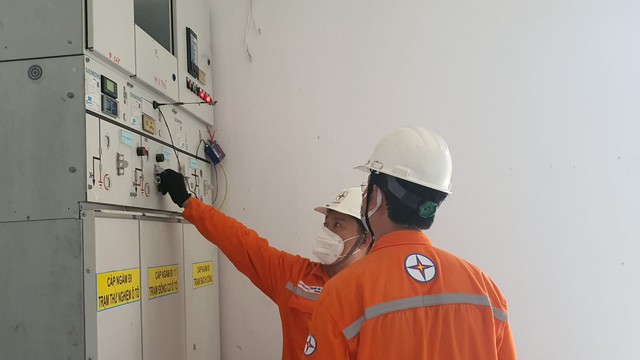Điện lực TPHCM: Cấp điện an toàn, ổn định trong 6 tháng đầu năm- Ảnh 1. Điện lực TPHCM: Cấp điện an toàn, ổn định trong 6 tháng đầu năm- Ảnh 1.