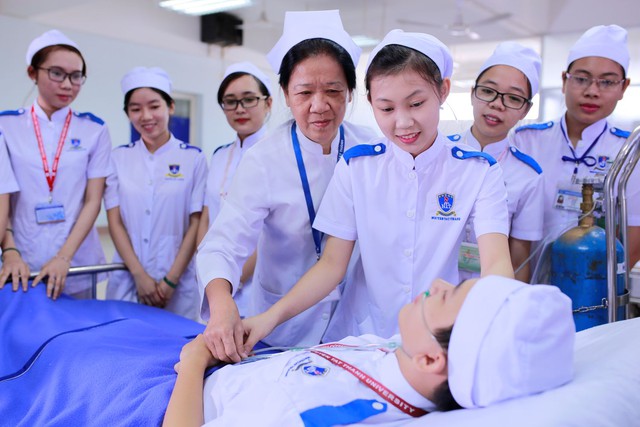 Nhiều trường đại học đồng loạt công bố điểm chuẩn ngành y dược- Ảnh 2.