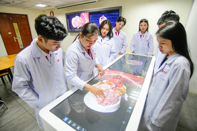 Nhiều trường đại học đồng loạt công bố điểm chuẩn ngành y dược- Ảnh 1.