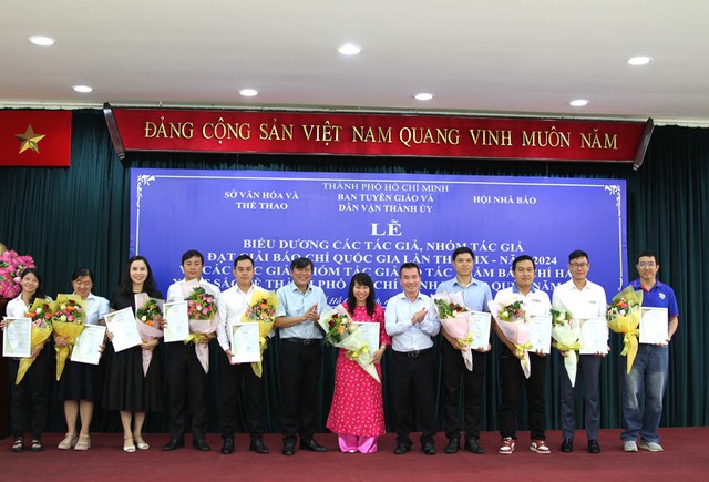 Khen thưởng các tác phẩm báo chí xuất sắc viết về Thành phố trong quý II/2025- Ảnh 1.