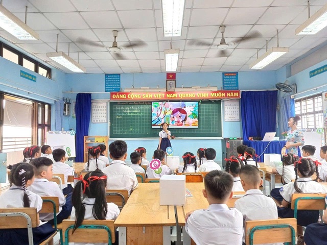 Hướng dẫn thủ tục chuyển trường cho học sinh ở các cấp học và giữa các trường trong TPHCM mới- Ảnh 1. Hướng dẫn thủ tục chuyển trường cho học sinh ở các cấp học và giữa các trường trong TPHCM mới- Ảnh 1.