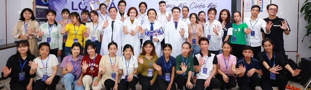 Hơn 100 gương mặt khiếm khuyết được "hồi sinh"- Ảnh 1. Hơn 100 gương mặt khiếm khuyết được "hồi sinh"- Ảnh 1.