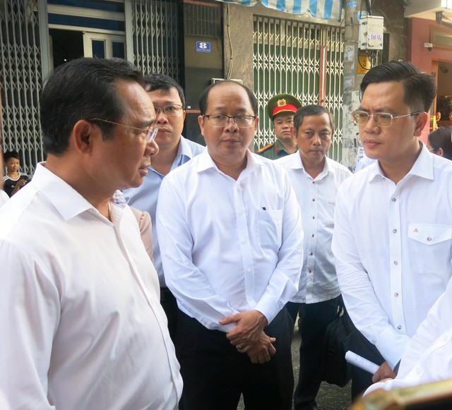 Chủ tịch TPHCM chỉ đạo 'nóng' sau vụ cháy tại cư xá Độc Lập- Ảnh 1. Chủ tịch TPHCM chỉ đạo 'nóng' sau vụ cháy tại cư xá Độc Lập- Ảnh 1.