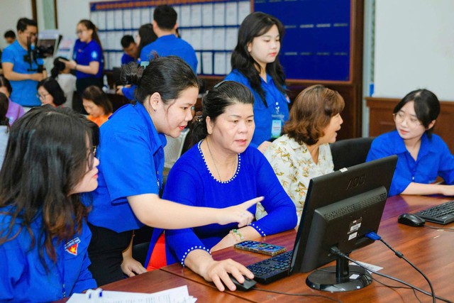 Tuổi trẻ TPHCM ra quân hỗ trợ vận hành mô hình chính quyền hai cấp- Ảnh 3. Tuổi trẻ TPHCM ra quân hỗ trợ vận hành mô hình chính quyền hai cấp- Ảnh 3.