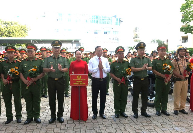 Công an TPHCM ra quân cao điểm tấn công trấn áp tội phạm- Ảnh 1. Công an TPHCM ra quân cao điểm tấn công trấn áp tội phạm- Ảnh 1.
