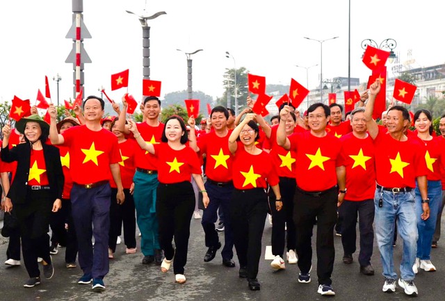TPHCM hưởng ứng chương trình "Cùng Việt Nam tiến bước"- Ảnh 2. TPHCM hưởng ứng chương trình "Cùng Việt Nam tiến bước"- Ảnh 2.