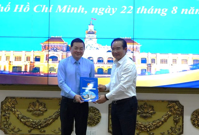 Trao quyết định bổ nhiệm Trưởng BQL các KCX&CN và Giám đốc Sở NN&MT- Ảnh 2. Trao quyết định bổ nhiệm Trưởng BQL các KCX&CN và Giám đốc Sở NN&MT- Ảnh 2.